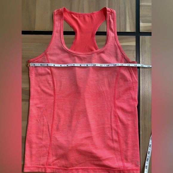 Two medium Danskin tanks‎ - Picture 4 of 9